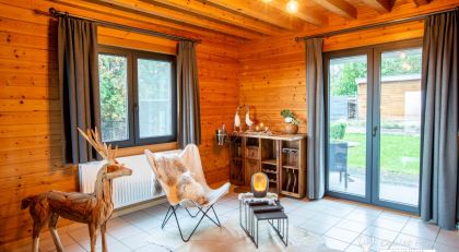 Chalet Faro Durbuy - gezellige living met haardvuur en TV