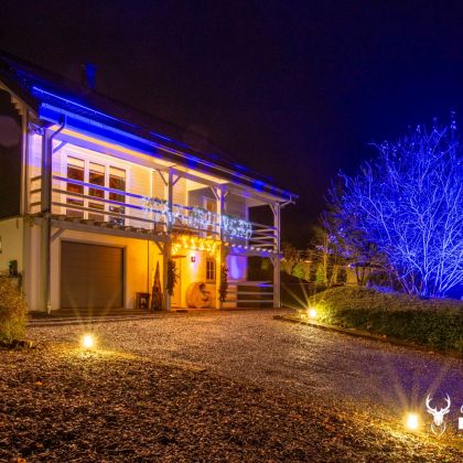 Vier kerst en nieuwjaar in Chalet Faro Durbuy met sfeervolle kerstverlichting